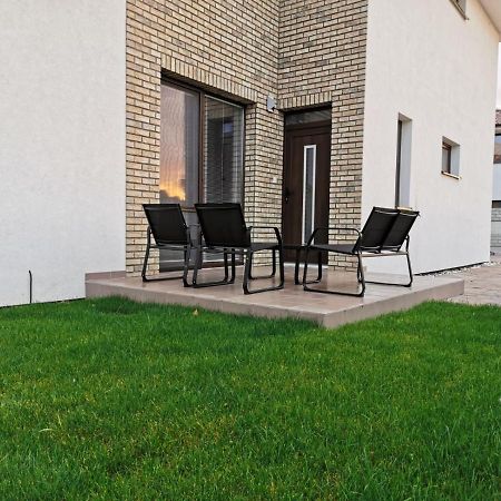 Relax And Sun Apartment Dunajska Streda Ngoại thất bức ảnh