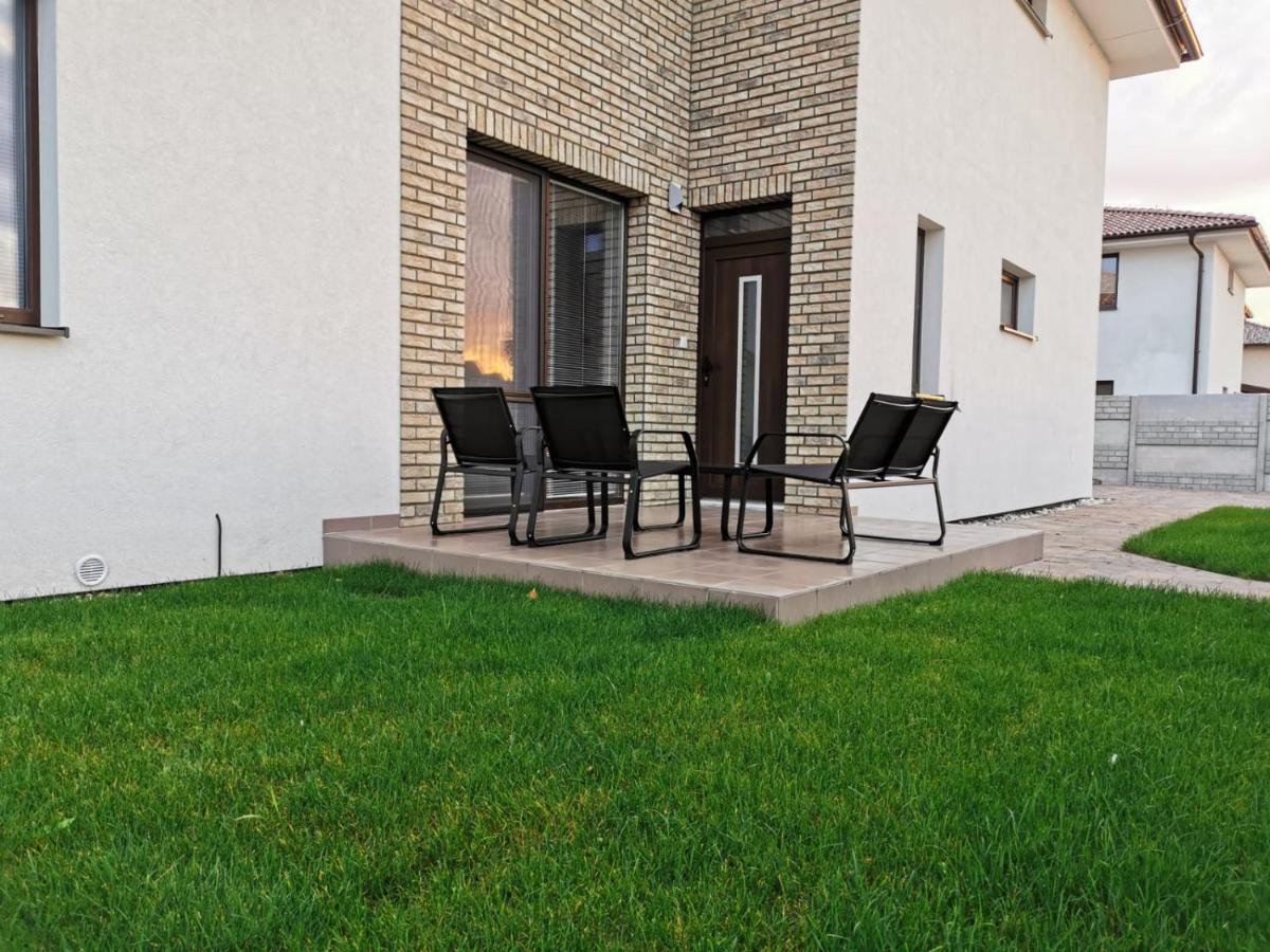 Relax And Sun Apartment Dunajska Streda Ngoại thất bức ảnh