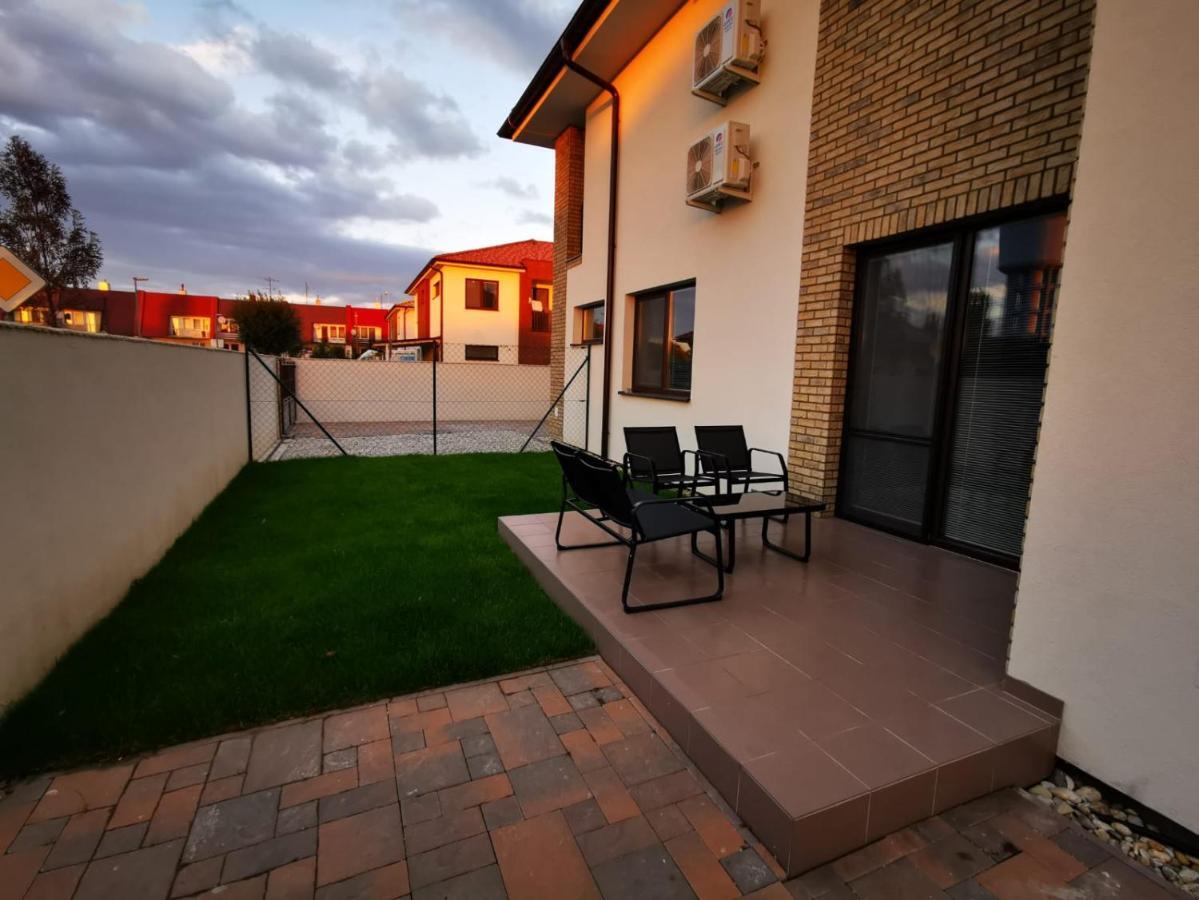 Relax And Sun Apartment Dunajska Streda Ngoại thất bức ảnh